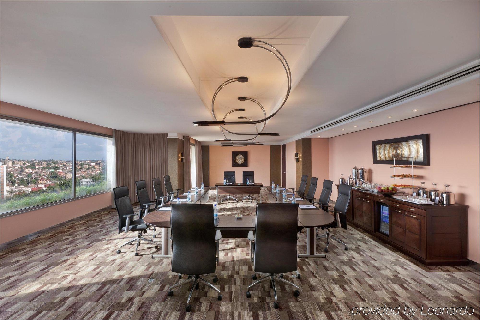 Hilton Yaounde Hotel Negócio foto