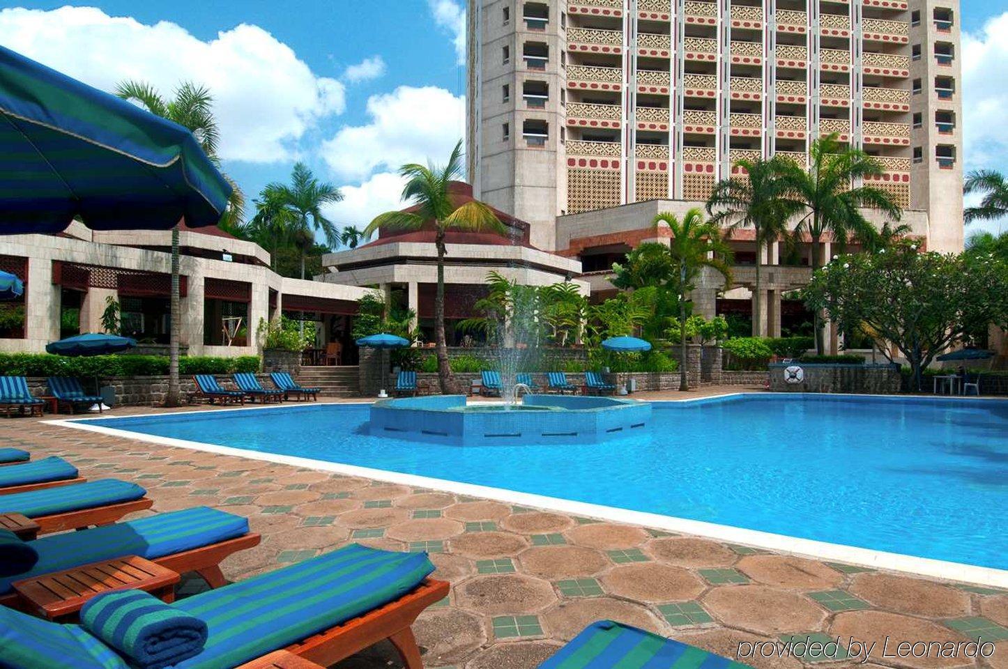 Hilton Yaounde Hotel Instalações foto