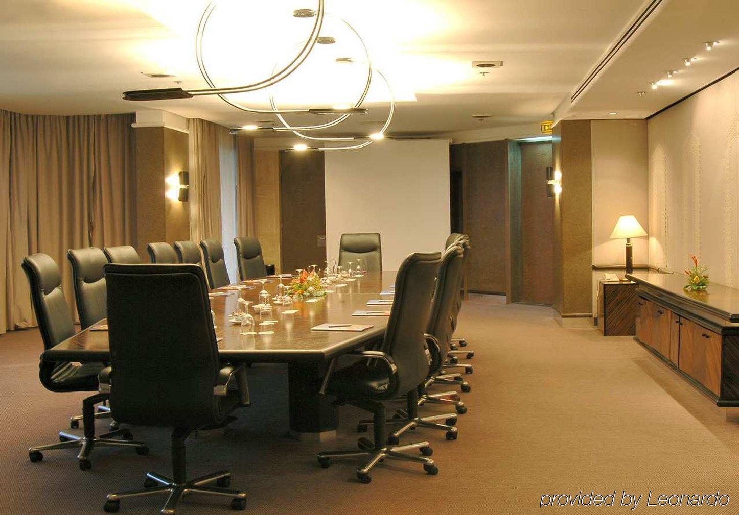 Hilton Yaounde Hotel Instalações foto
