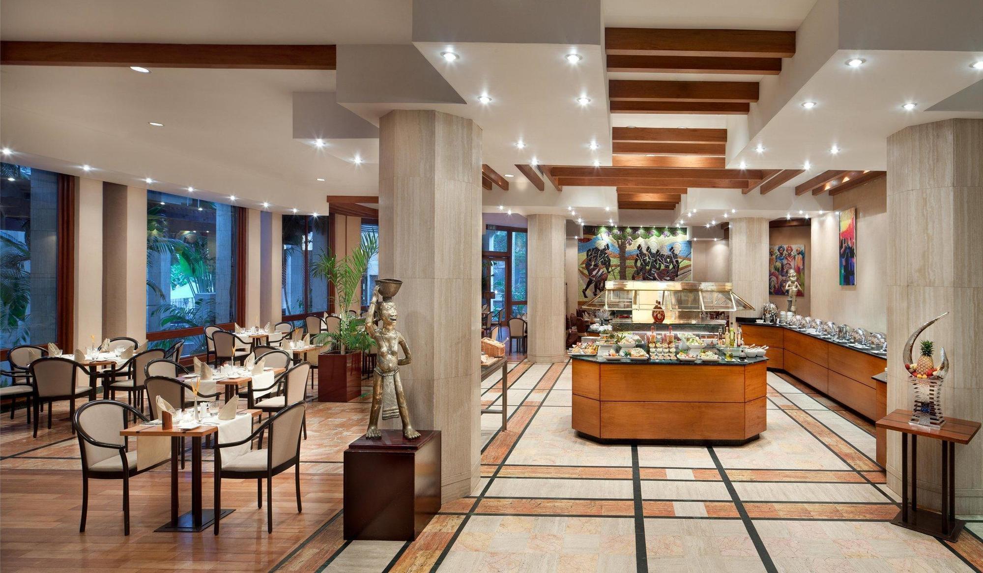 Hilton Yaounde Hotel Exterior foto